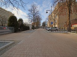 Najdłuższy woonerf w Łodzi gotowy! Na Strzelców Kaniowskich trwają ostatnie prace wykończeniowe