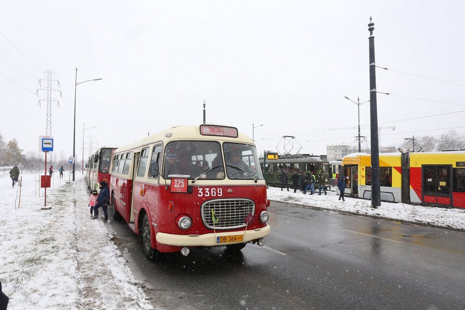 Wielka parada zabytkowych autobusów i tramwajów MPK Łódź