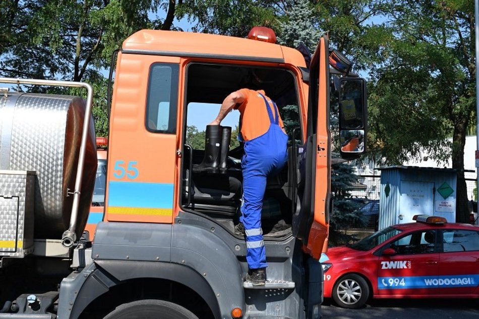 ZWiK Łódź rusza na pomoc wioząc beczkowóz i pompy do południowej Polski