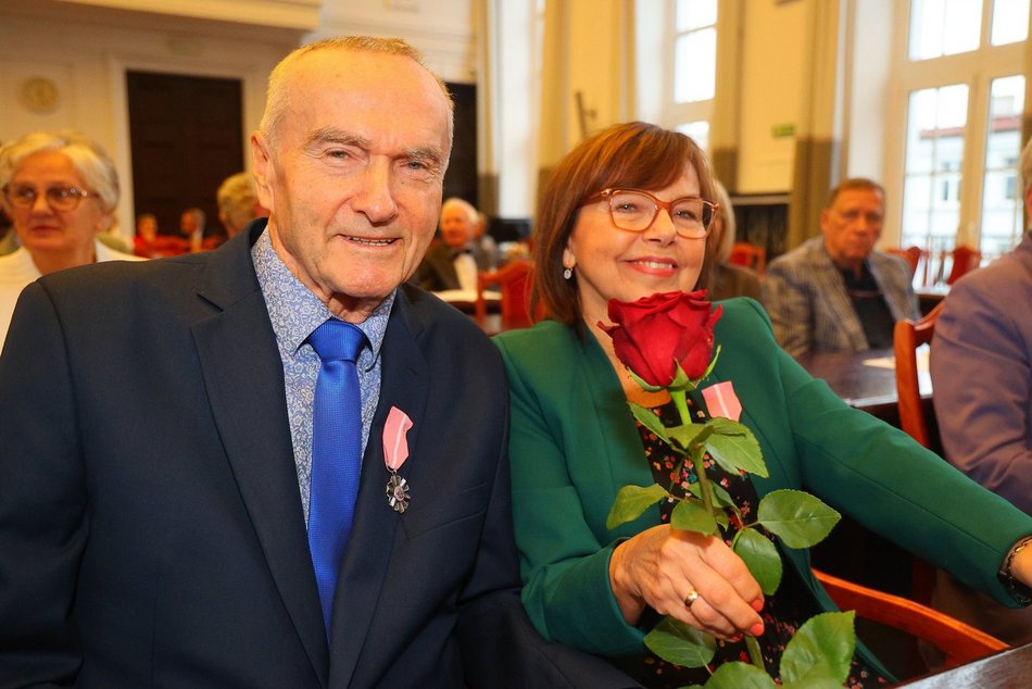 Łódź. Medale za długoletnie pożycie małżeńskie. Rekordziści są razem od 66 lat!