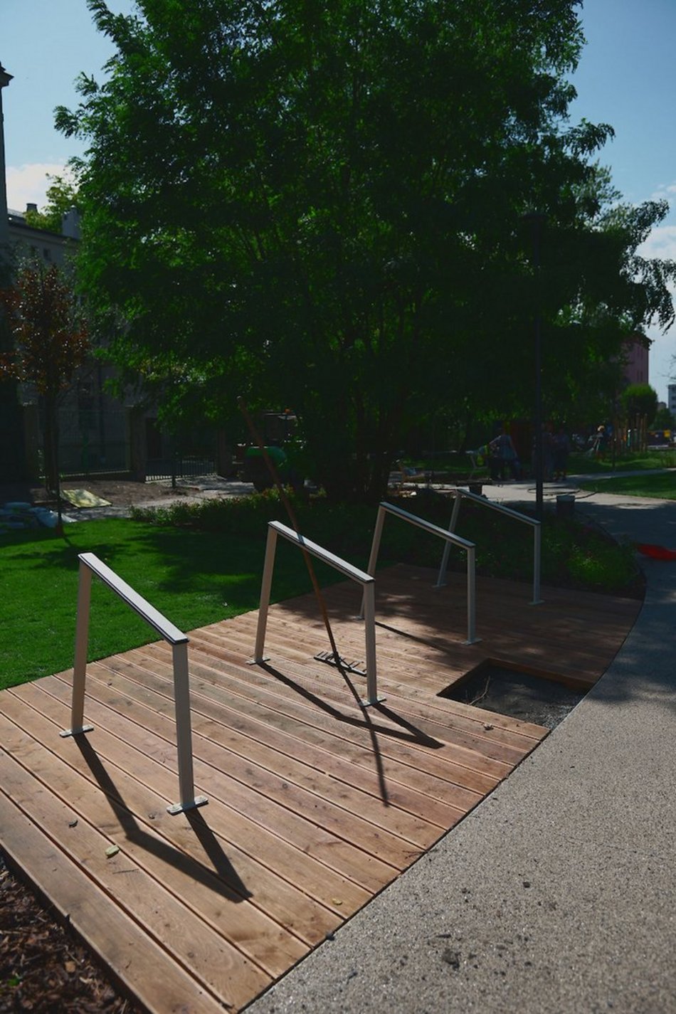 Łódź. Takiego skweru w Łodzi jeszcze nie było! Siłownia, park sensoryczny i plac zabaw już gotowe