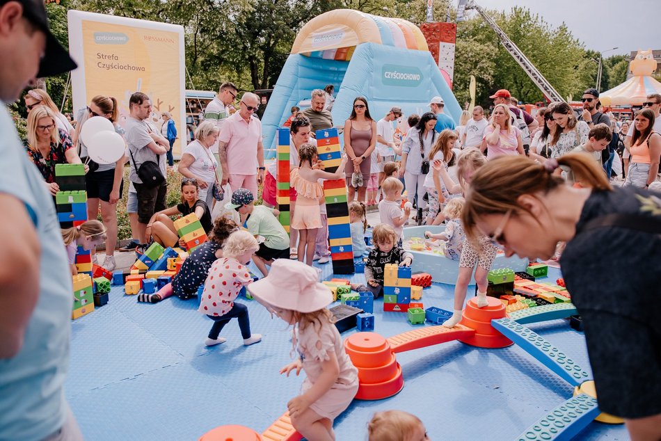 Łódź. Miejski Dzień Dziecka 2025 w Łodzi. Majka Jeżowska, dmuchańce i pokazy [ZDJĘCIA]