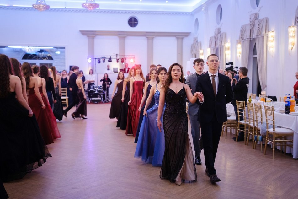 Studniówka XV w Łodzi. Niezapomniane chwile i piękne wspomnienia