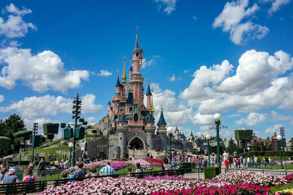 Łódź. Flixbus z Łodzi do największych parków rozrywki w Europie! Disneyland, Legoland, Gardaland i więcej