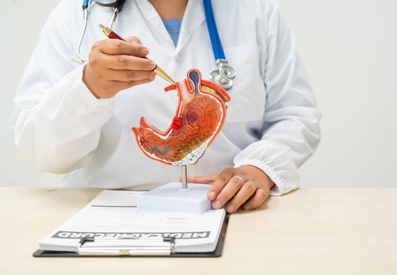 Łódź. Ból brzucha po Świętach? Zobacz, gdzie w Łodzi znaleźć pomoc gastroenterologów