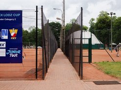 Łódź. Budowa nowoczesnego kortu tenisowego w Łodzi. Tybuny i podwieszany taras w Parku Poniatowskiego