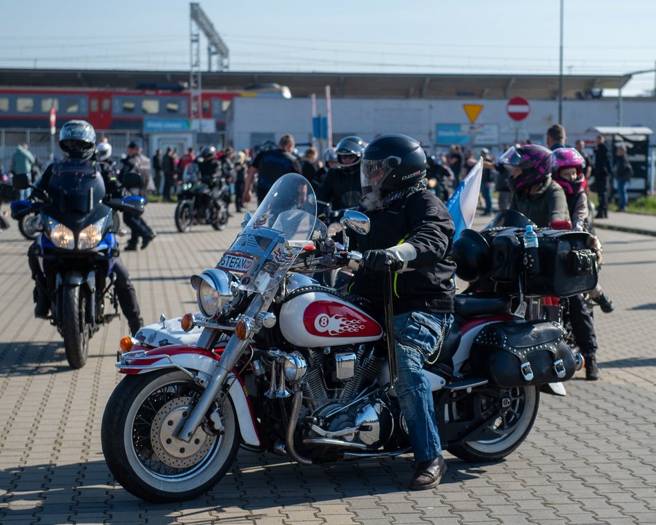 Parada motocyklistów przejechała ulicami Łodzi. Sezon rozpoczęty! Byłeś?