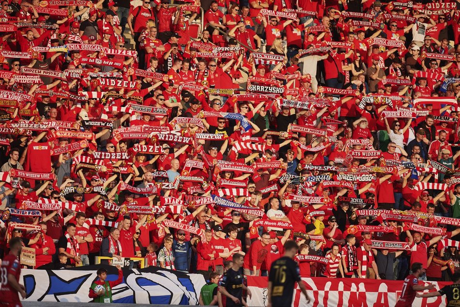 Kibice Widzewa Łódź na meczu z Koroną Kielce