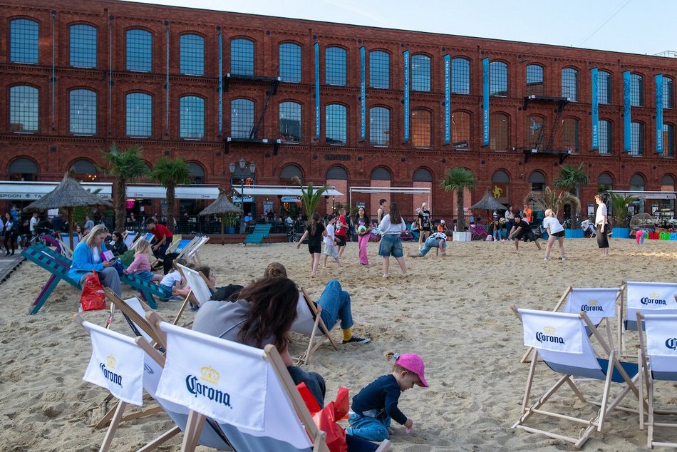 Łódź. Manufaktura otwiera sezon letni! Na rynku pojawiła się piaszczysta plaża