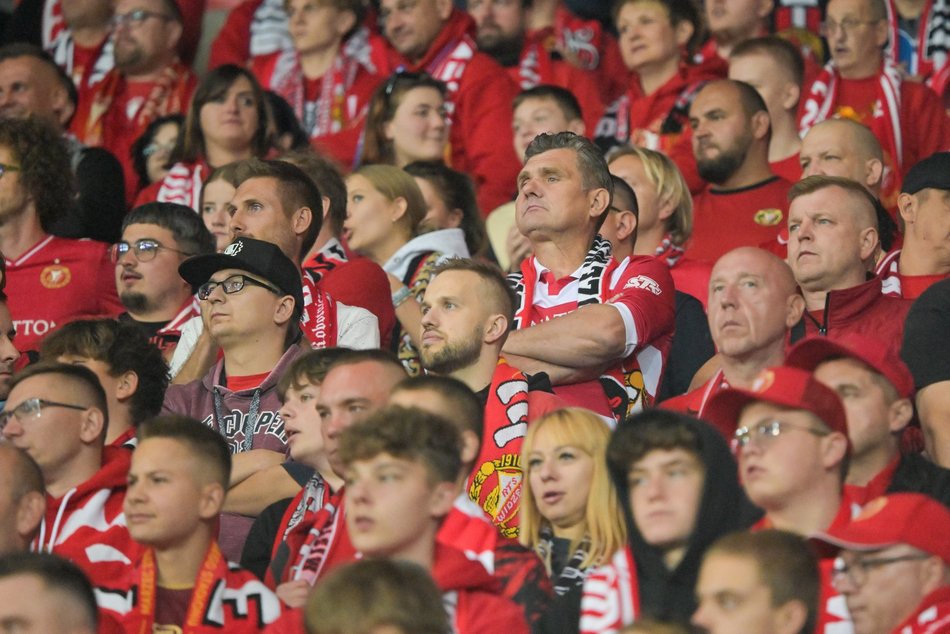 Kibice Widzewa Łódź z Pogonią Szczecin. Byłeś/aś tam? Znajdź się w galerii!