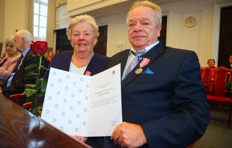 Łódź. Medale za długoletnie pożycie małżeńskie. Rekordziści są razem od 66 lat!