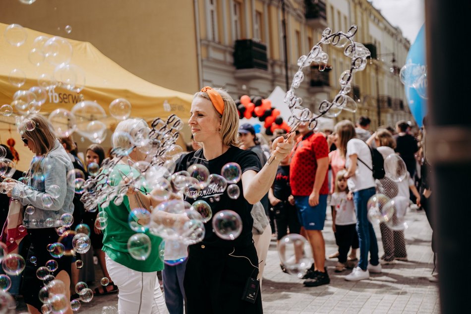 dzieci podczas zabawy