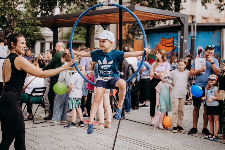 dzieci podczas zabawy
