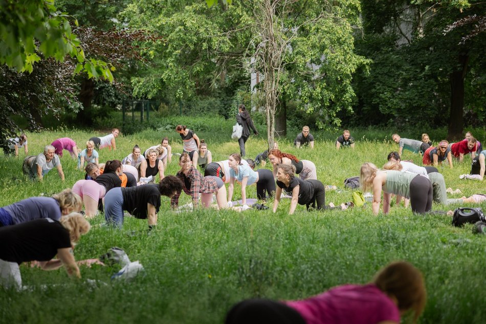 Łódź. Joga w Parku Podolskim w Łodzi. Dobra energia na rozpoczęcie weekendu!