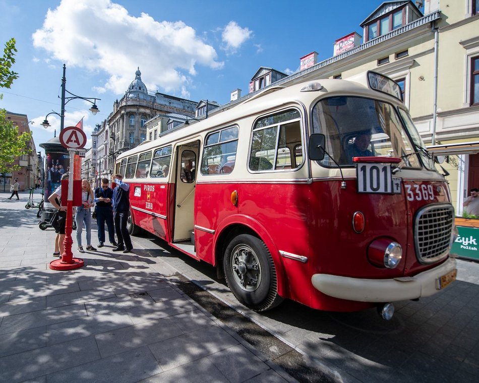 Łódź. Łódzkie Linie Turystyczne kończą sezon. Wybierz się na przejażdżkę zabytkowymi pojazdami!