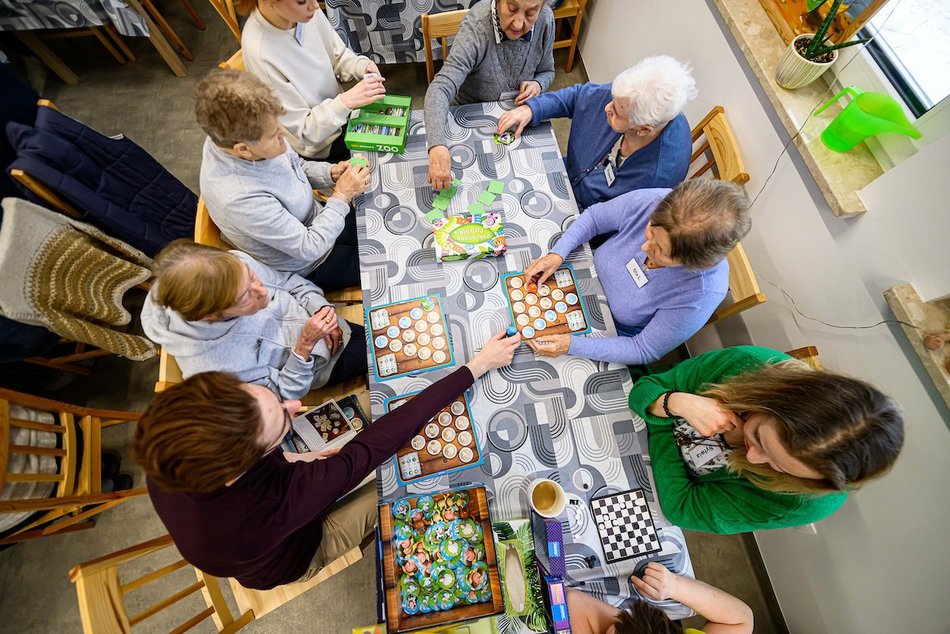 Łódź. Sudoku na Światowy Dzień Logiki. Podopieczni MOPS Łódź zasiedli do wspólnej rozgrywki