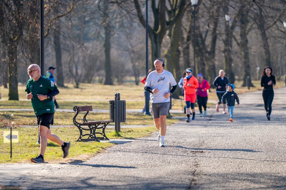 Łódź. Parkrun w Parku Poniatowskiego w Łodzi. Brałeś udział w biegu? Znajdź się na zdjęciach!
