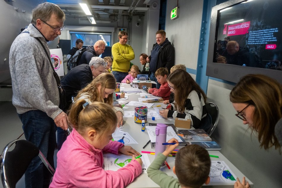 Łódź. Sławosz Uznański-Wiśniewski w EC1 Łódź. Tłumy łodzian na spotkaniu z astronautą
