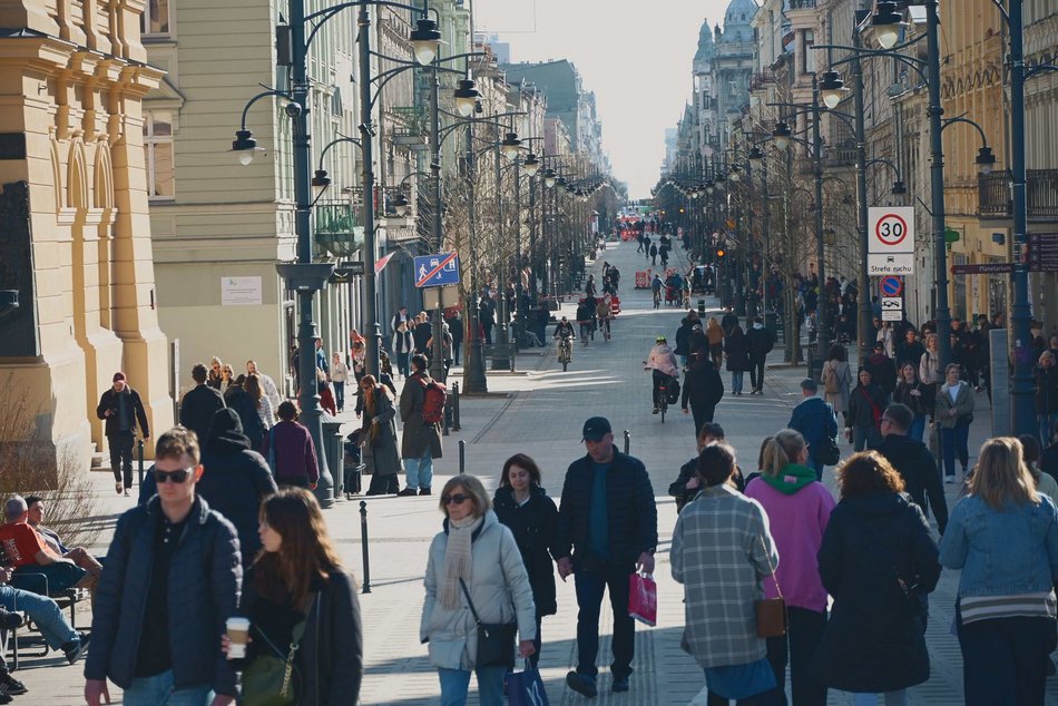 Wiosna w Łodzi! Piotrkowska i Plac Wolności pełne spacerowiczów!