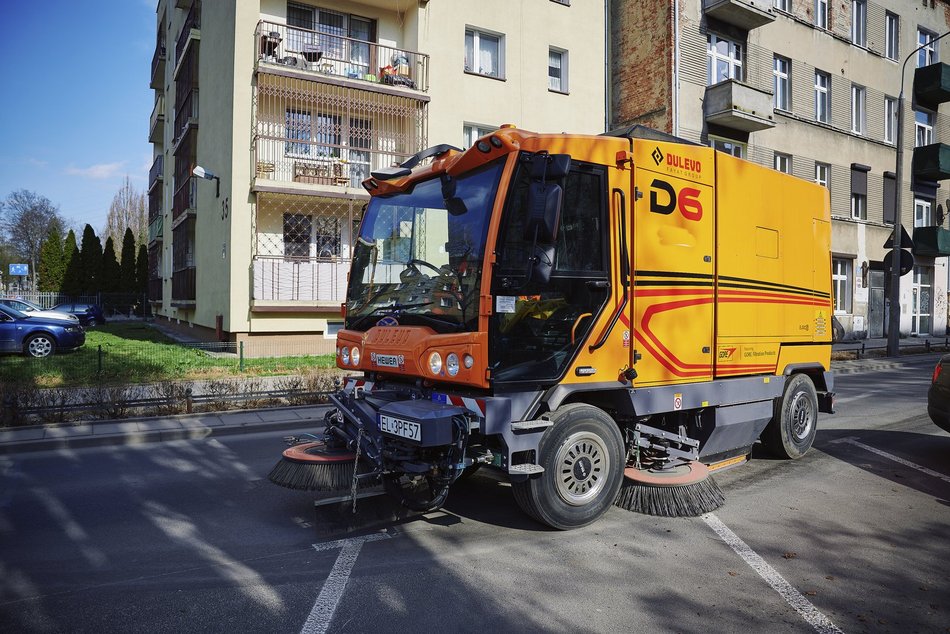 Łódź. Sprzątanie w Łodzi trwa nieprzerwanie. Na których ulicach pracowały ekipy porządkowe?