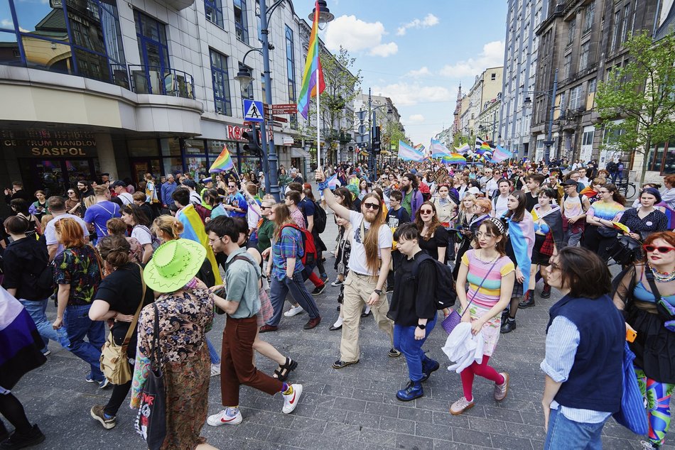 Uczestnicy Marszu Równości na ulicach Łodzi