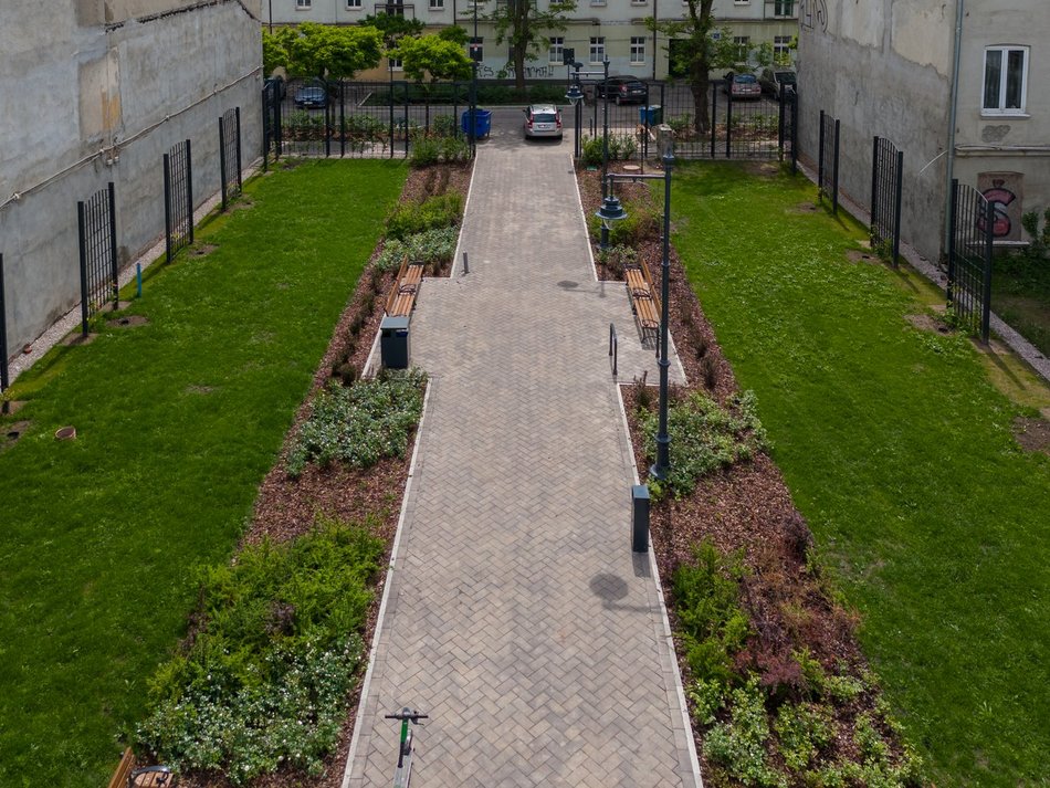 Woonerf i pasaże przy Mielczarskiego pełne zieleni