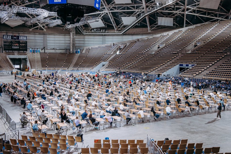 Łódź. Atlas Arena największą salą egzaminacyjną w Polsce! Medycy sprawdzają swoją wiedzę