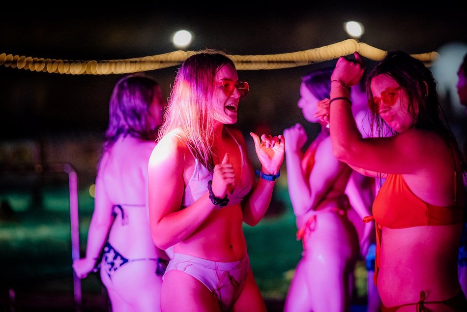 Łódź. Pink Party w Aquaparku Fala. To najbardziej różowa impreza w Łodzi