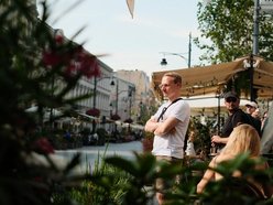 Łódź. Granie na balkonie przy Piotrkowskiej