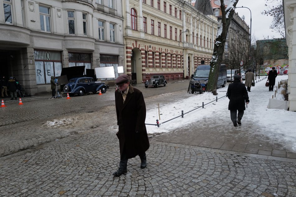 Kinga Dębska kręci historyczny film w Łodzi. Zobacz ekipę filmowców na Tuwima i Kilińskiego