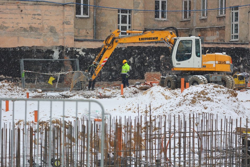 Łódź. Parkingi wielopoziomowe w Łodzi. Mimo śniegu i mrozu prace postępują!