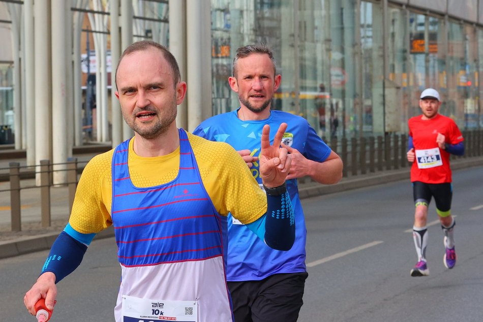 Łódź. DOZ Maraton Łódź 2026. Brałeś udział w biegu na 10 km? Znajdź się na zdjęciach!