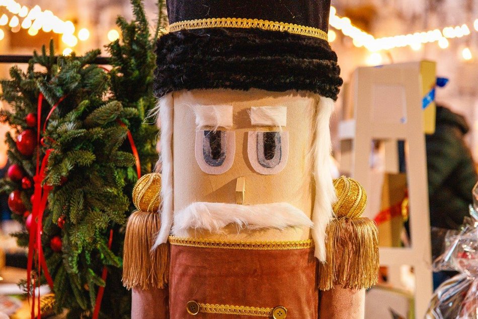 Łódź. Kulinarny Targ Świąteczny w Fuzji Łódź. Smakołyki, lodowe rzeźby i więcej