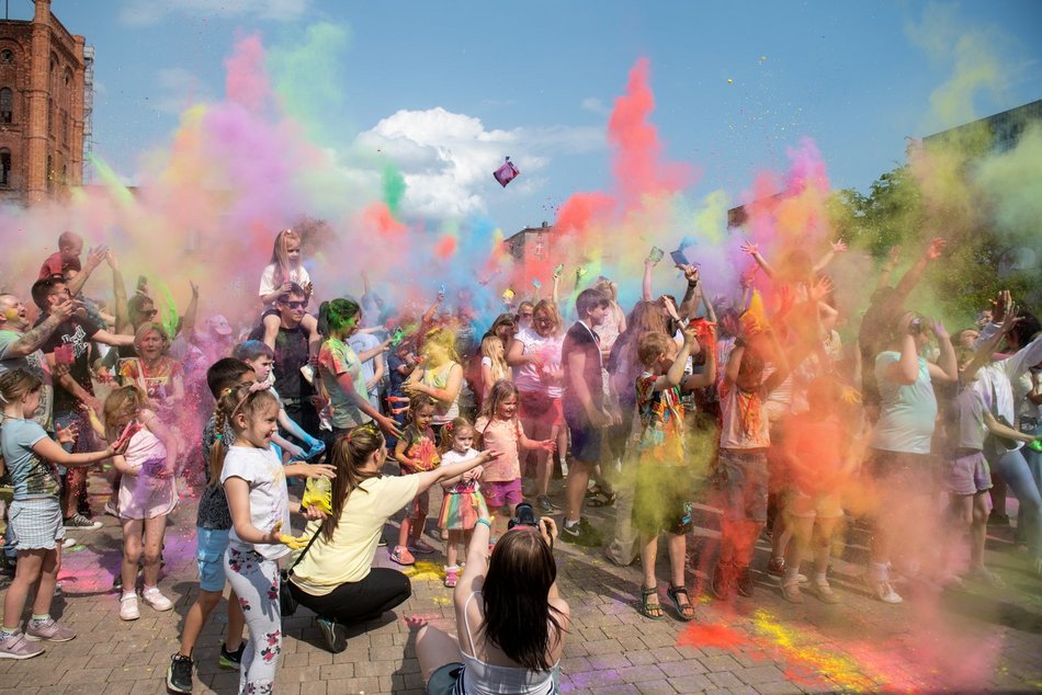Łódź. Święto Kolorów w Ogrodach Geyera w Łodzi. Świetna zabawa i mnóstwo uśmiechu