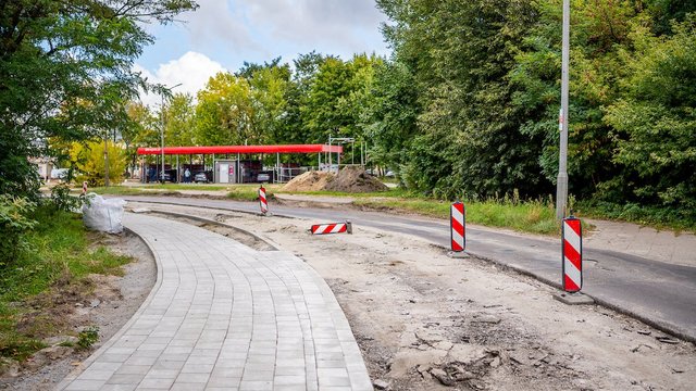 Remont Szparagowej i Wersalskiej w Łodzi. Widać już część chodników [ZDJĘCIA]