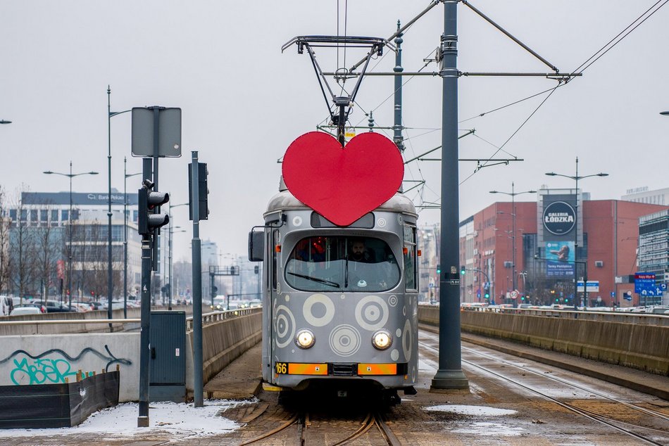 Łódź. Darmowy walentynkowy tramwaj MPK Łódź na ulicach miasta! Jak tu można go nie kochać?