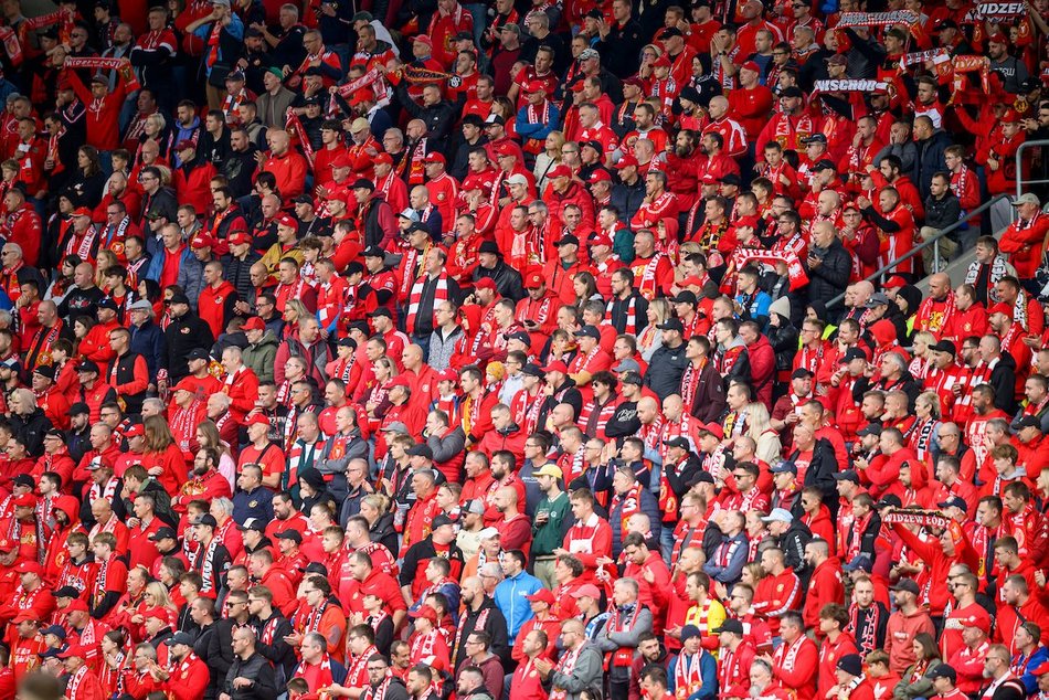 Łódź. Kibice na meczu Widzewa Łódź z Rakowem Częstochowa