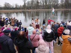 Topienie marzanny na Stawach Jana w Łodzi. Kolorowy korowód pożegnał zimę!
