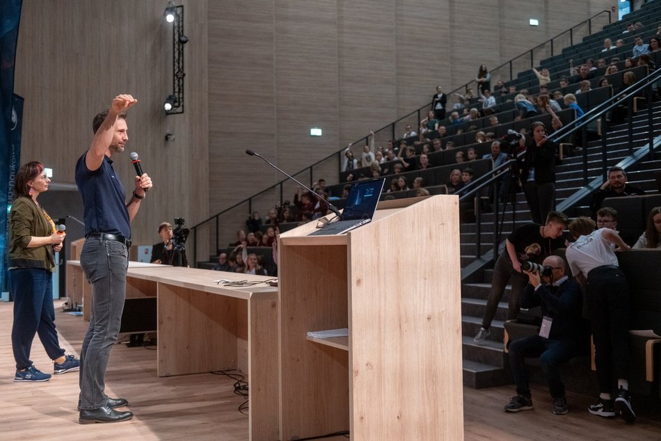Łódź. Sławosz Uznański-Wiśniewski spotkał się z uczniami