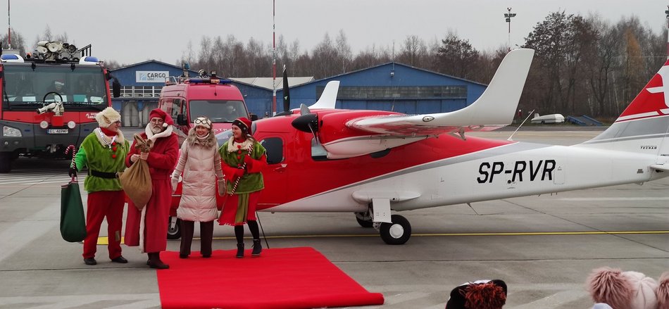 Święty Mikołaj na lotnisku