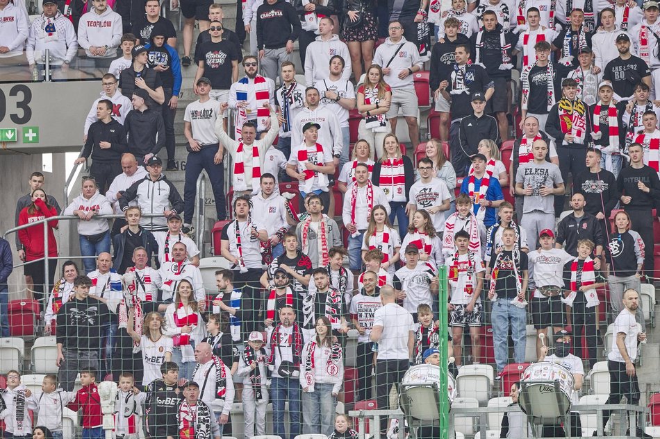 Kibice ŁKS Łódź na meczu z Radomiakiem Radom