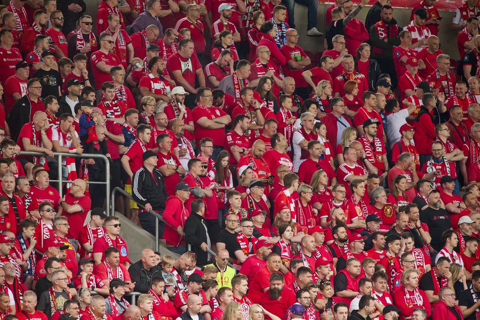 Kibice na meczu Widzewa Łódź z Lechem Poznań