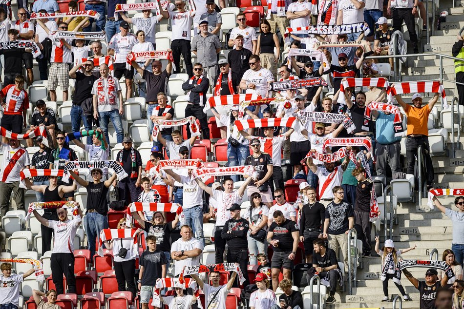 Kibice na meczu ŁKS Łódź z GKS Tychy. Odnajdź się w naszej galerii
