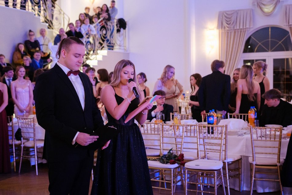 Studniówka XV w Łodzi. Niezapomniane chwile i piękne wspomnienia