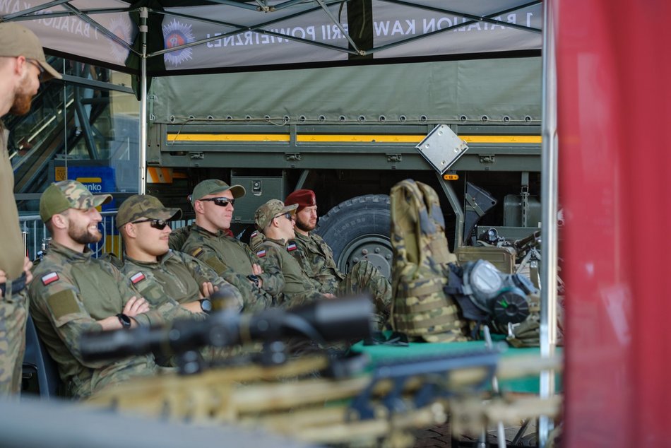 Łódź. Piknik Weterana w Manufakturze w Łodzi. Polscy bohaterowie, ekspozycje i wystawy