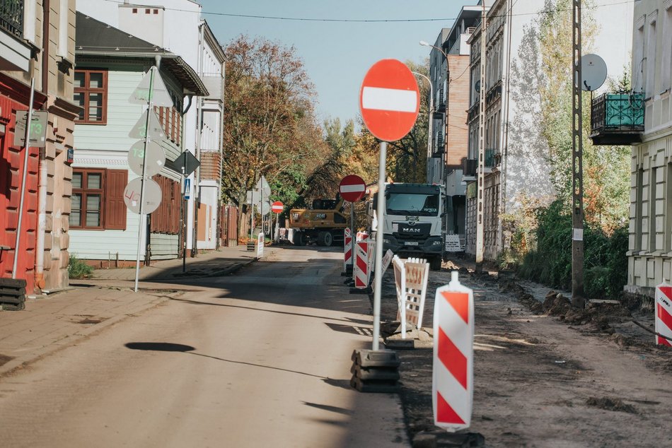 Remont Przędzalnianej w Łodzi nabrał tempa. Zerwali już połowę jezdni