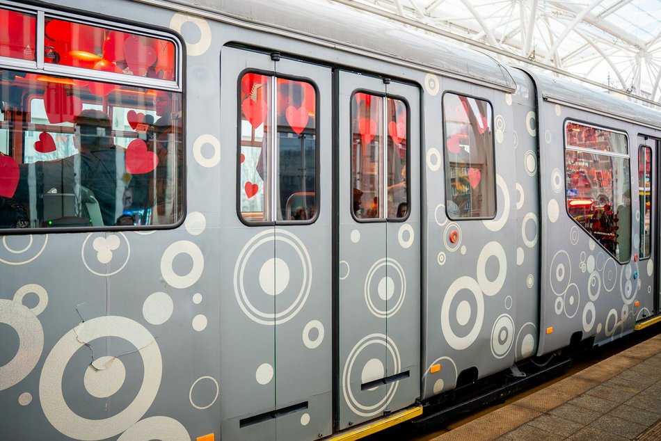 Łódź. Darmowy walentynkowy tramwaj MPK Łódź na ulicach miasta! Jak tu można go nie kochać?