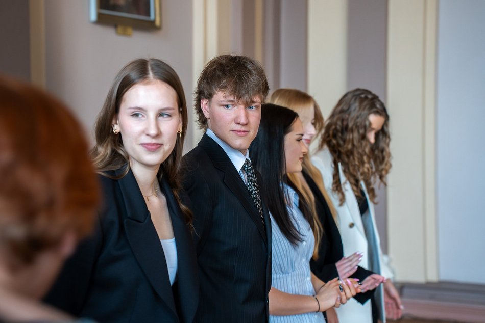 Łódź. Zakończenie roku szkolnego w III Liceum Ogólnokształcącym w Łodzi