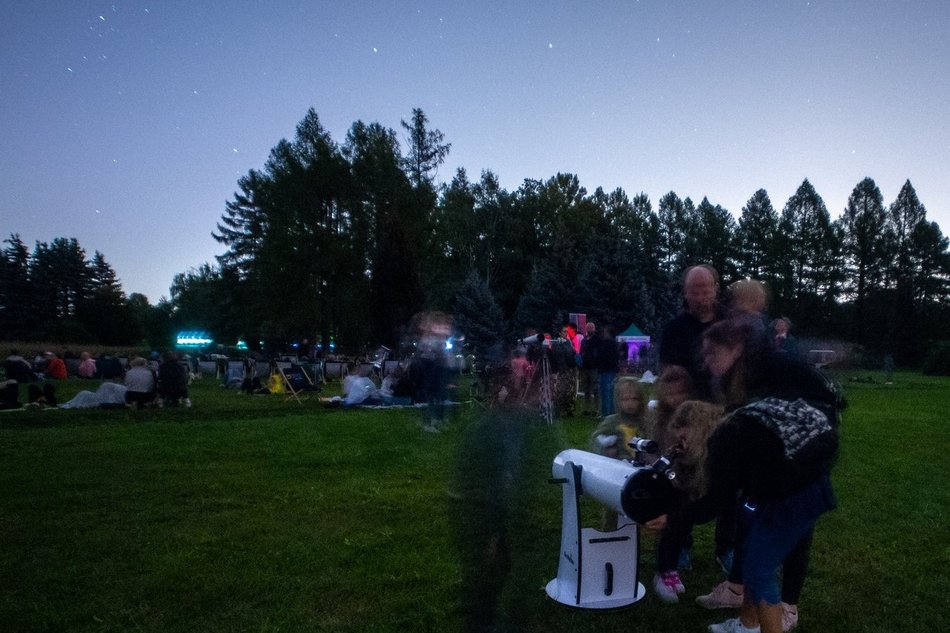 Zorza i spadające Perseidy nad Łodzią