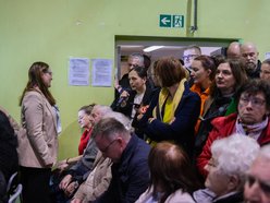 Łódź. Kolej Dużych Prędkości w Łodzi. Tłumy mieszkańców Starego Polesia na spotkaniu z wykonawcami